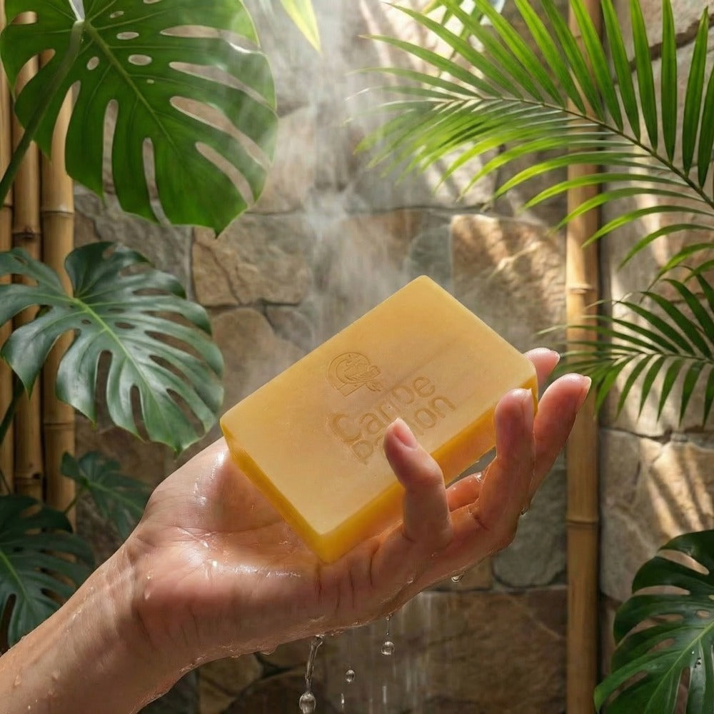 Jabón artesanal de mango tropical con textura suave