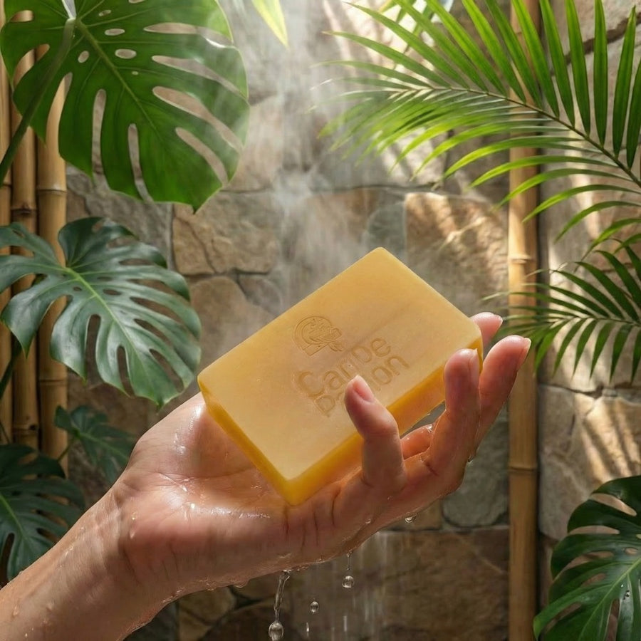 Jabón natural de mango tropical con textura suave